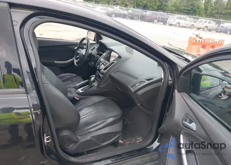 2013 Ford Focus Se z USA, uszkodzony, nr VIN 1FADP3F26DL120371